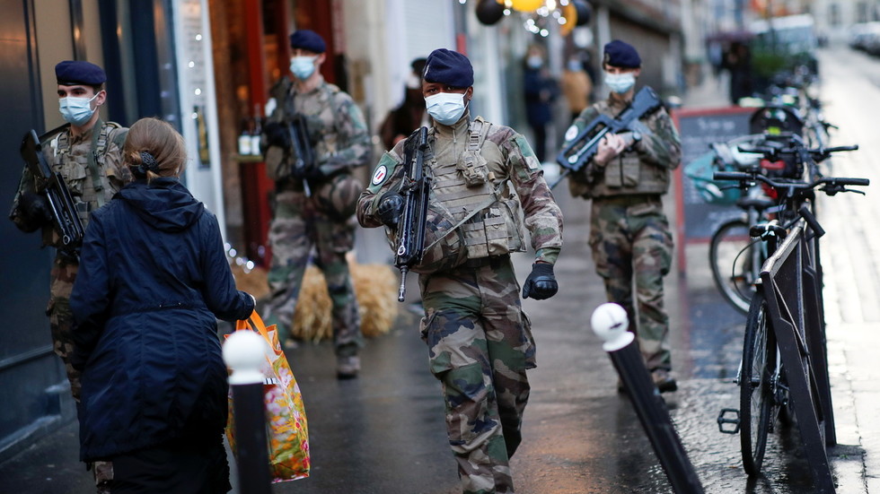 http://www.lea.co.ao/images/noticias/French soldiers from the Sentinelle security operation.jpg